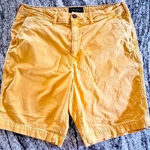 American Eagle Classic Men’s shorts size 34 Yellow